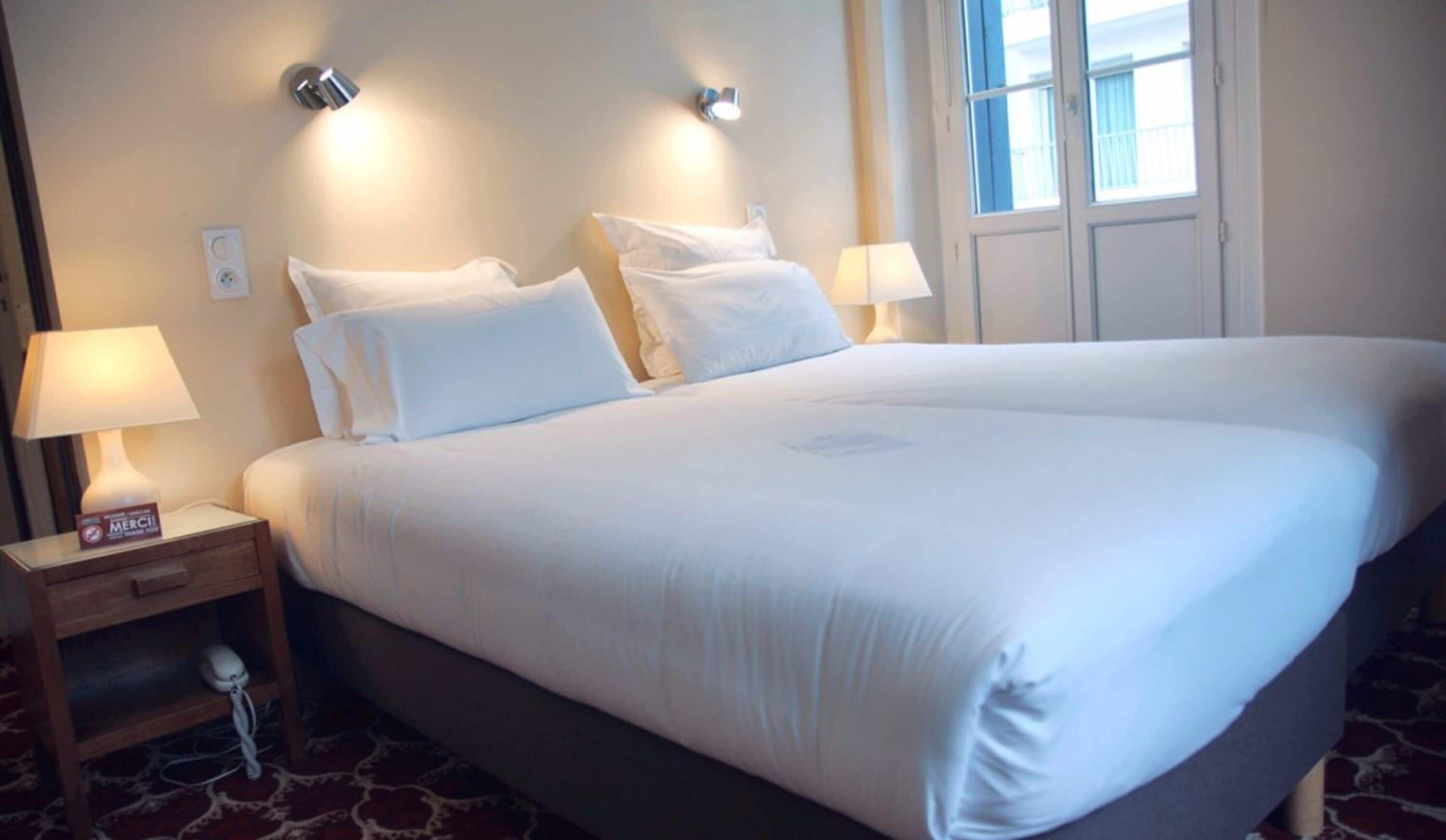 standard double room | premium bedding, in-room safe, desk, iron/ironing board