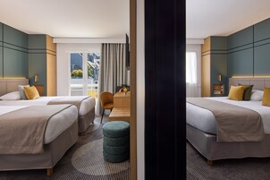 Adjoining room | Premium bedding, in-room safe, desk, laptop workspace
