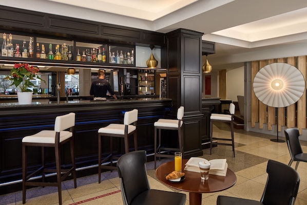 Bar lounge