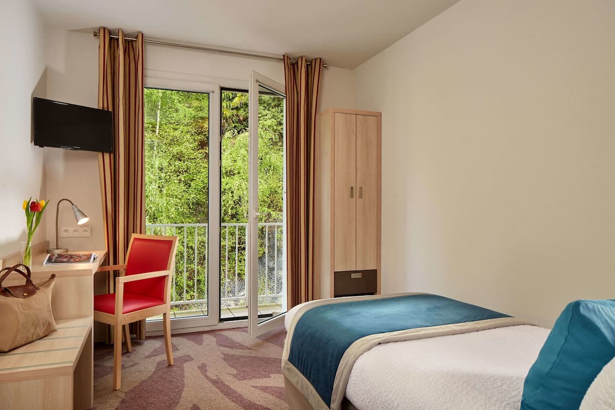 Comfort Single Room, Balcony | Premium bedding, in-room safe, desk, laptop workspace