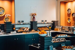 Daily buffet breakfast for a fee