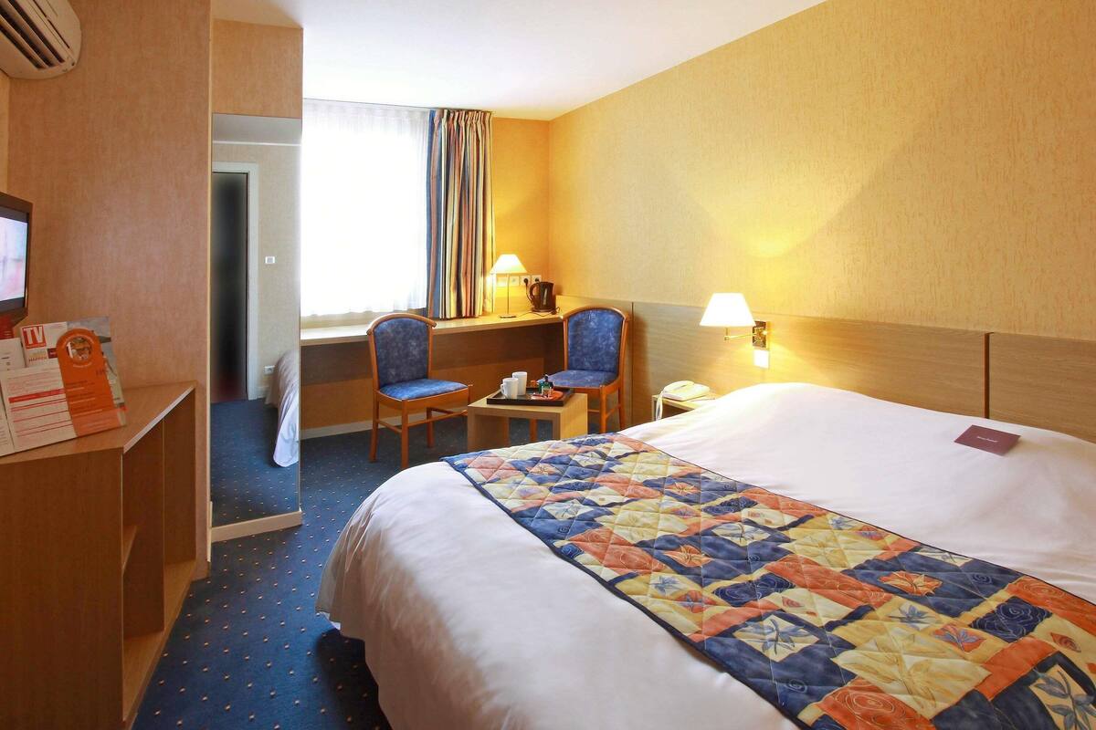 Standard Room, 1 Queen Bed