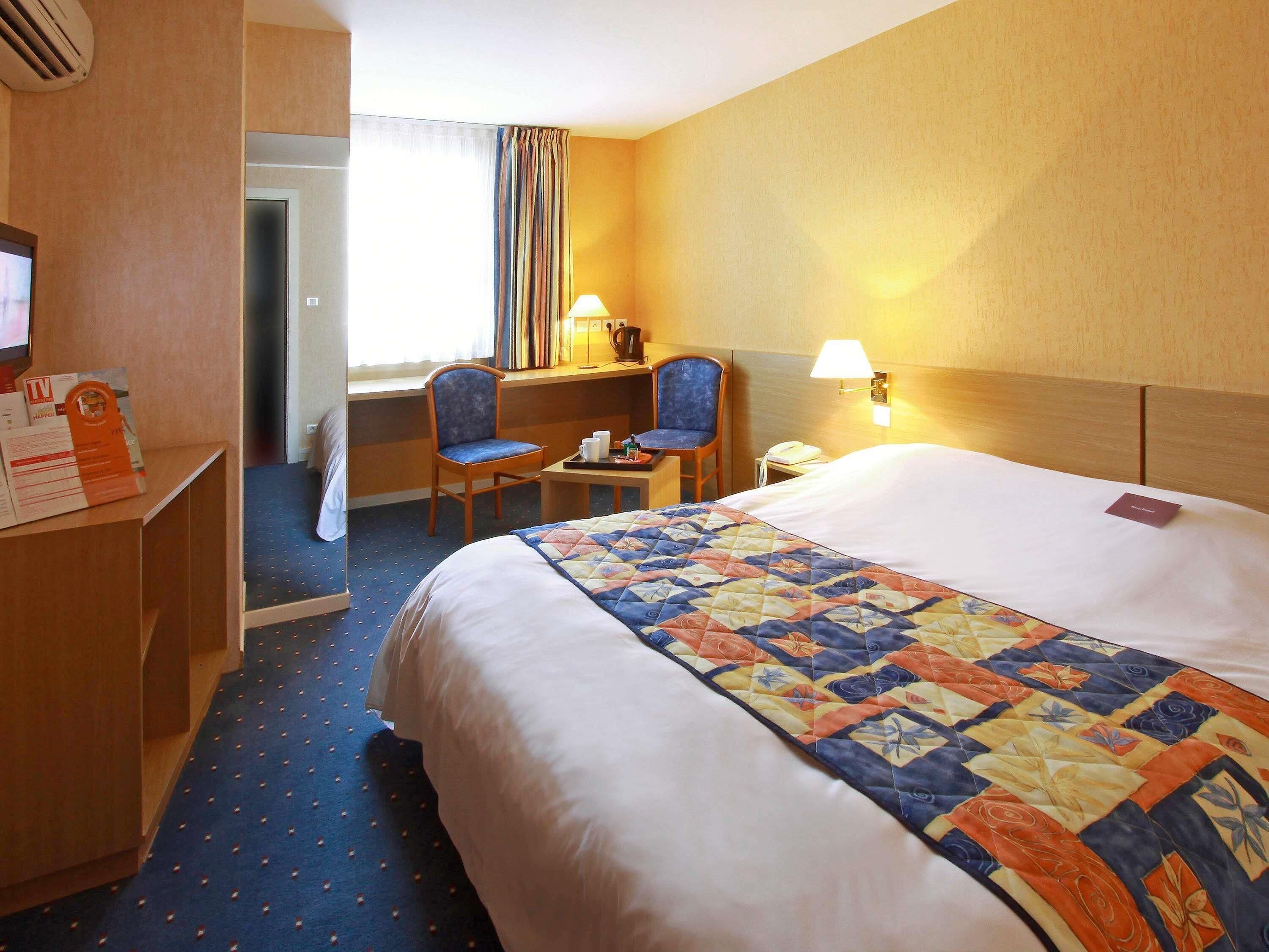 Premium bedding, desk, blackout curtains, soundproofing