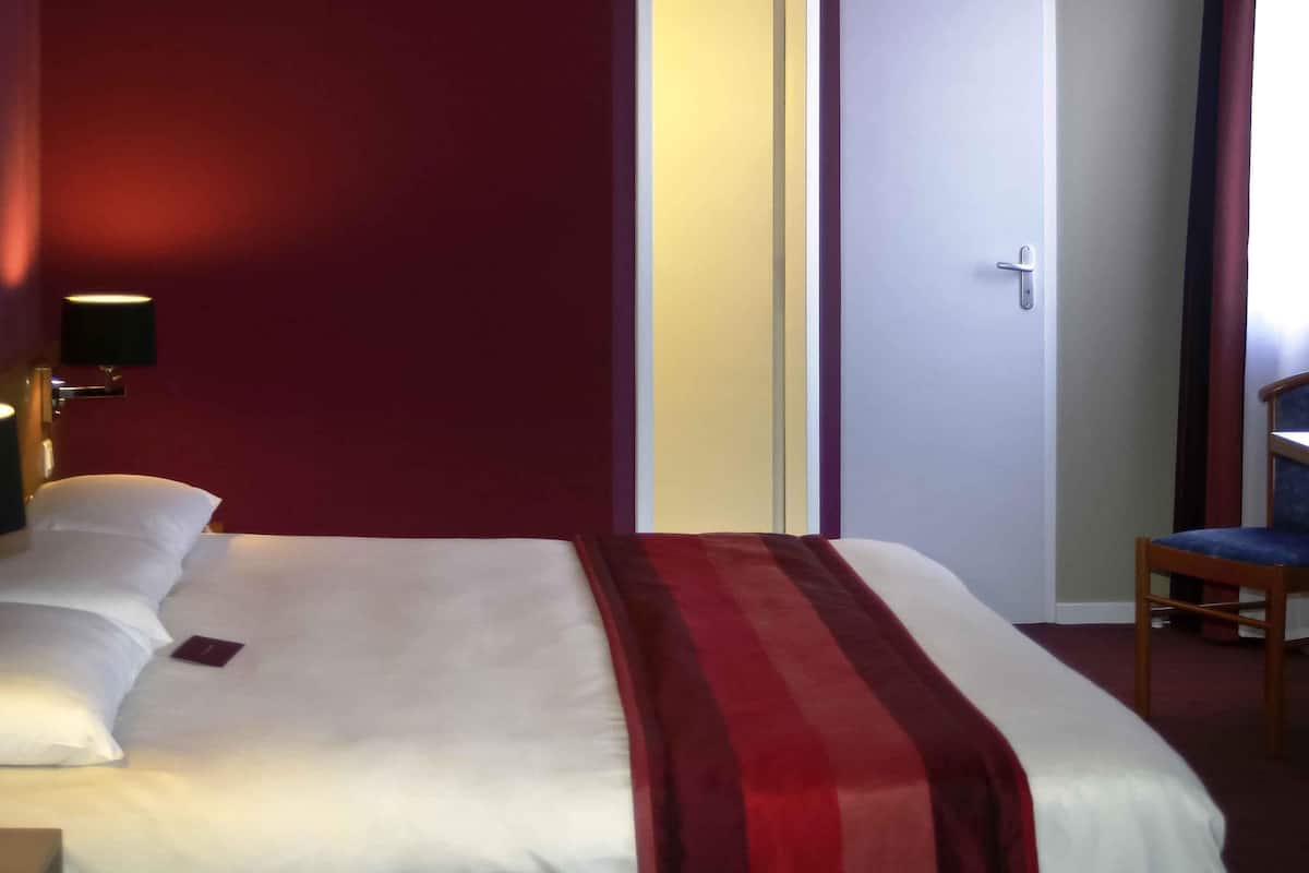 Camera Superior, 1 letto king | Biancheria da letto di alta qualità, una scrivania, tende oscuranti
