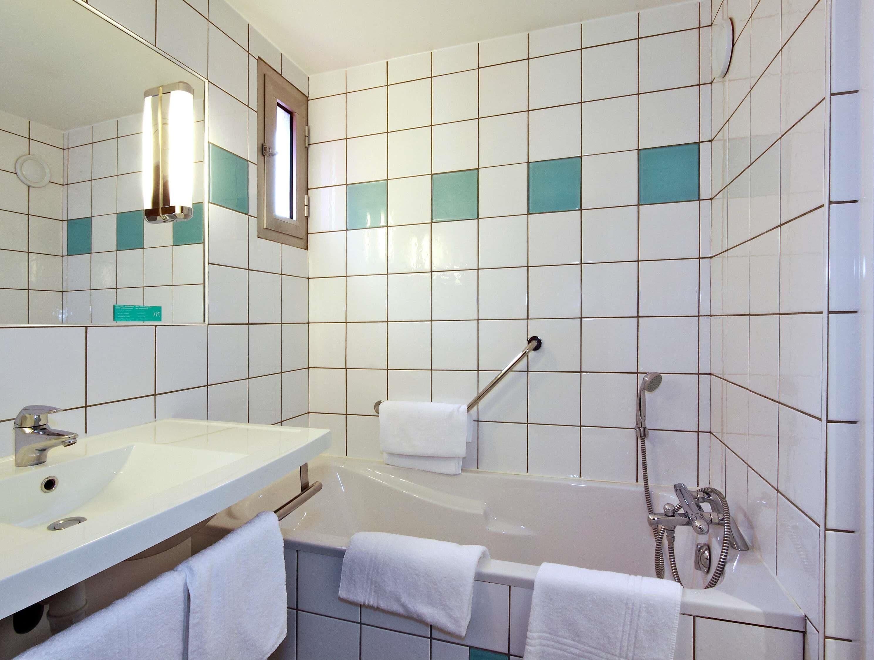 高级房, 1 张特大床 | 高档床上用品、办公桌、遮光窗帘、隔音