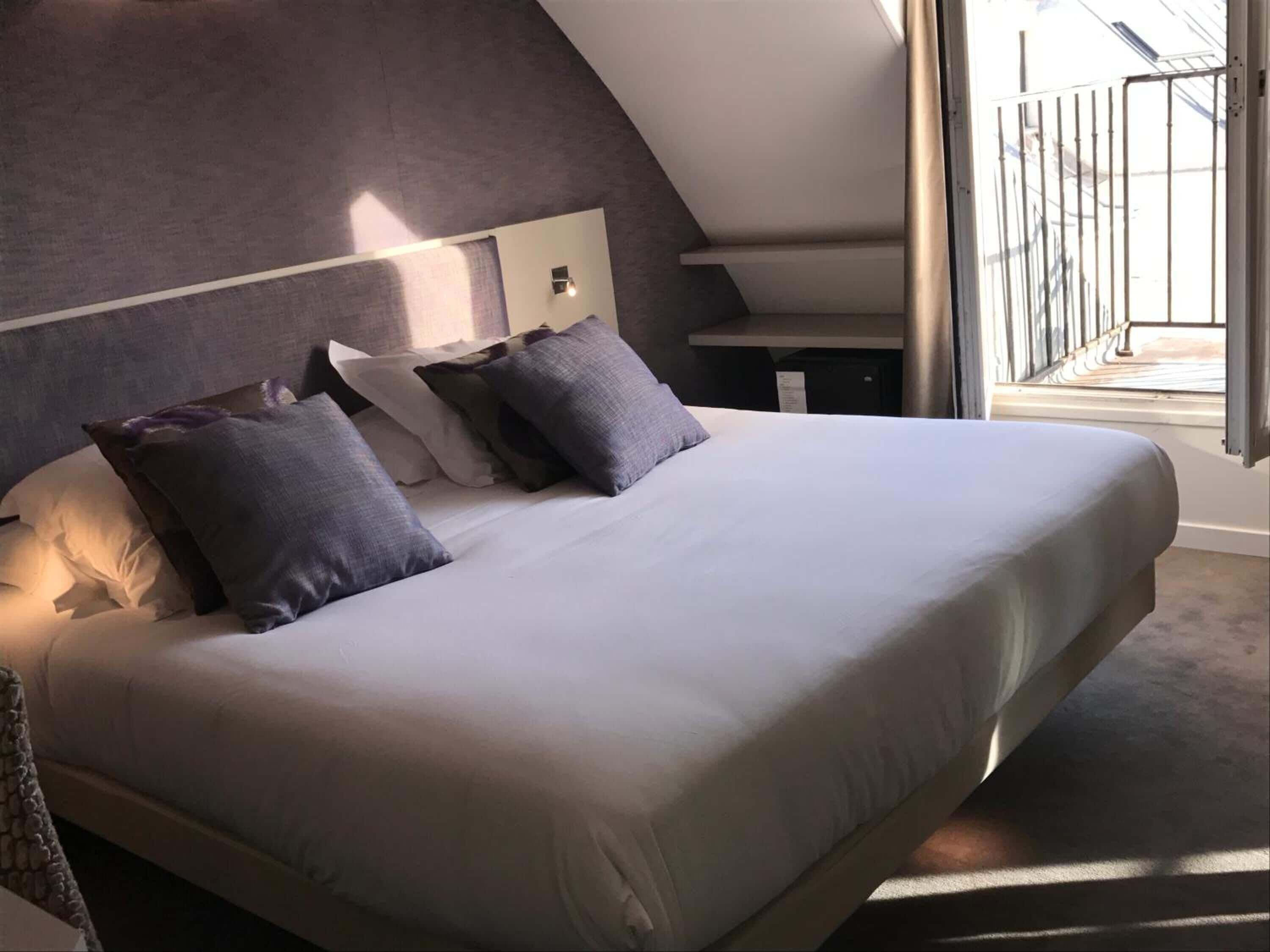 minibar, in-room safe, individually decorated, individually furnished