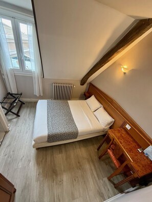 In-room safe, desk, soundproofing, free WiFi