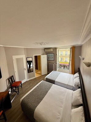 四人房 | 客房内保险箱、办公桌、隔音、免费 WiFi