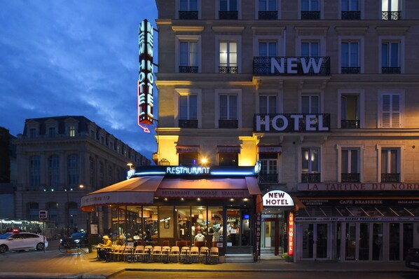 Façade de l’hébergement  – soirée/nuit