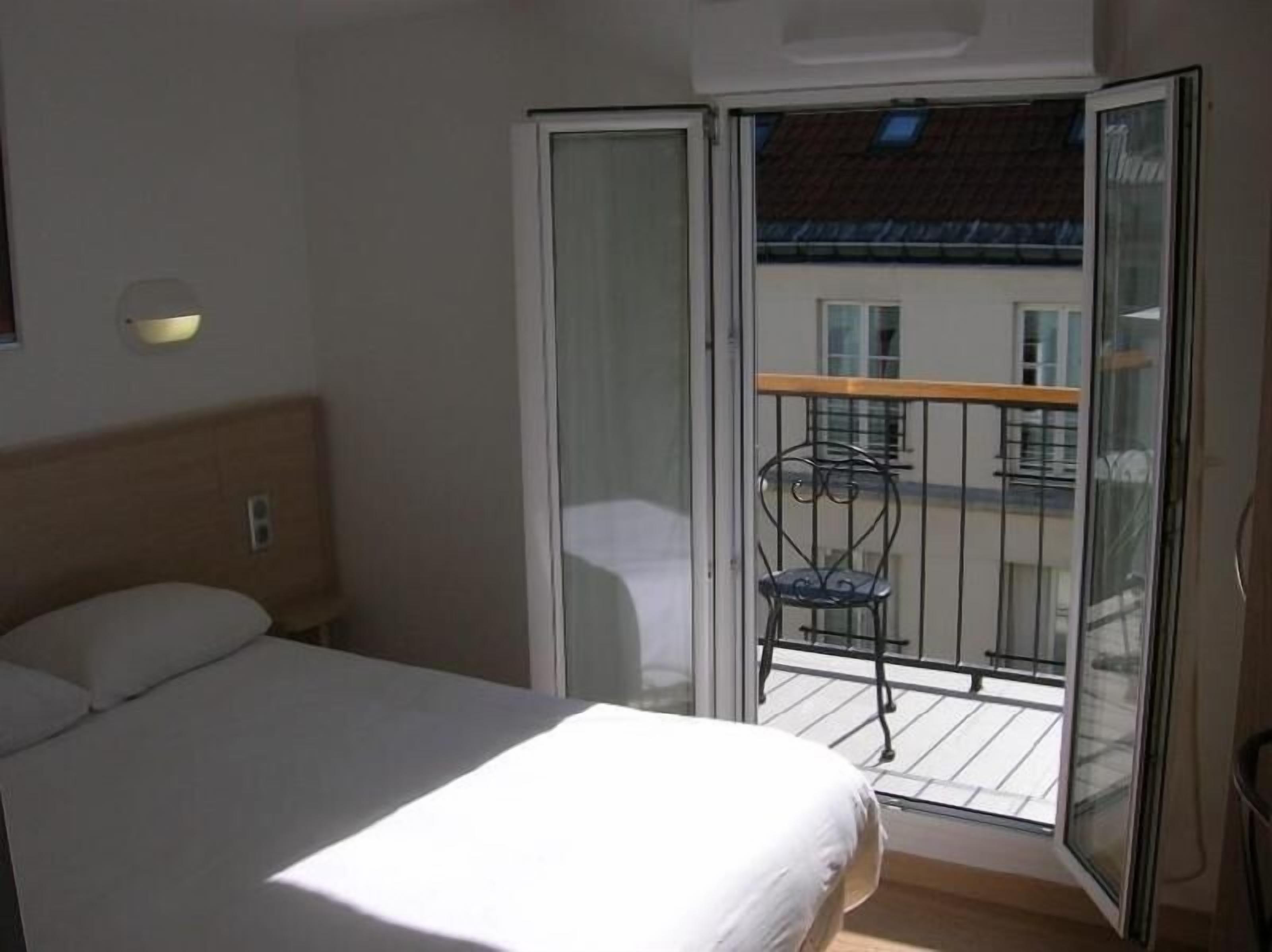 In-room safe, desk, blackout curtains, soundproofing