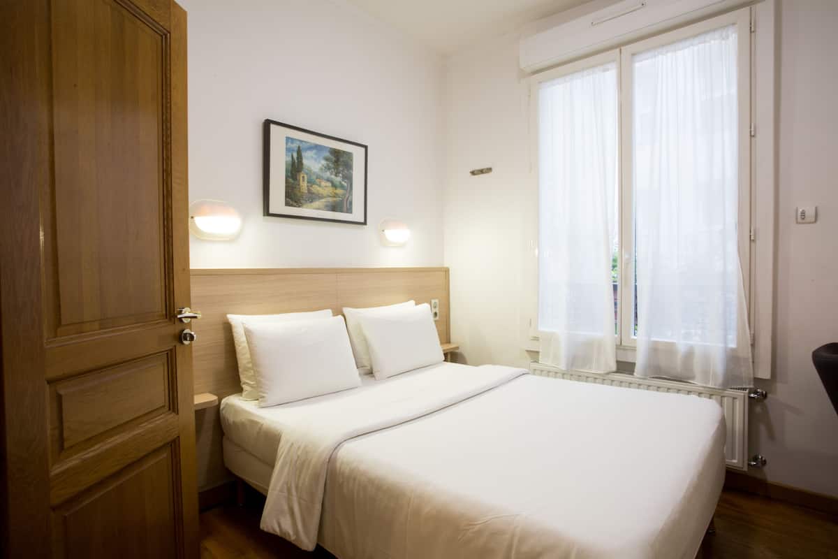 Standard Single Room | In-room safe, desk, blackout drapes, soundproofing