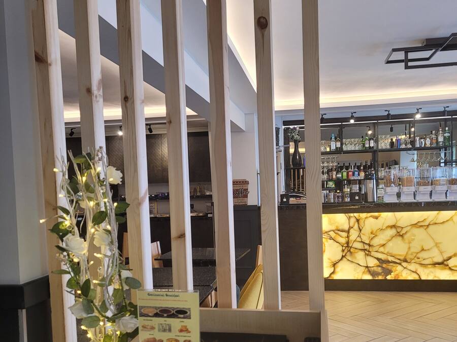 Daily continental breakfast (GBP 7.5 per person)