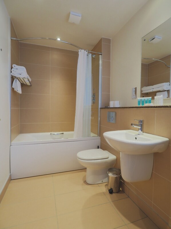 Secador de pelo, toallas