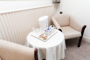 Chambre Familiale | Bureau, fer et planche à repasser, Wi-Fi gratuit, draps fournis