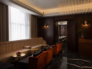 Coin salon dans le hall