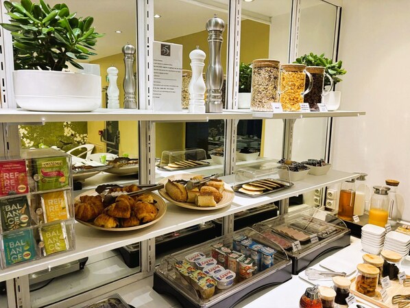 Daily buffet breakfast (EUR 16 per person)