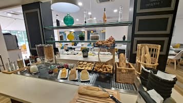 Bữa sáng buffet hàng ngày (12.9 EUR/mỗi người)