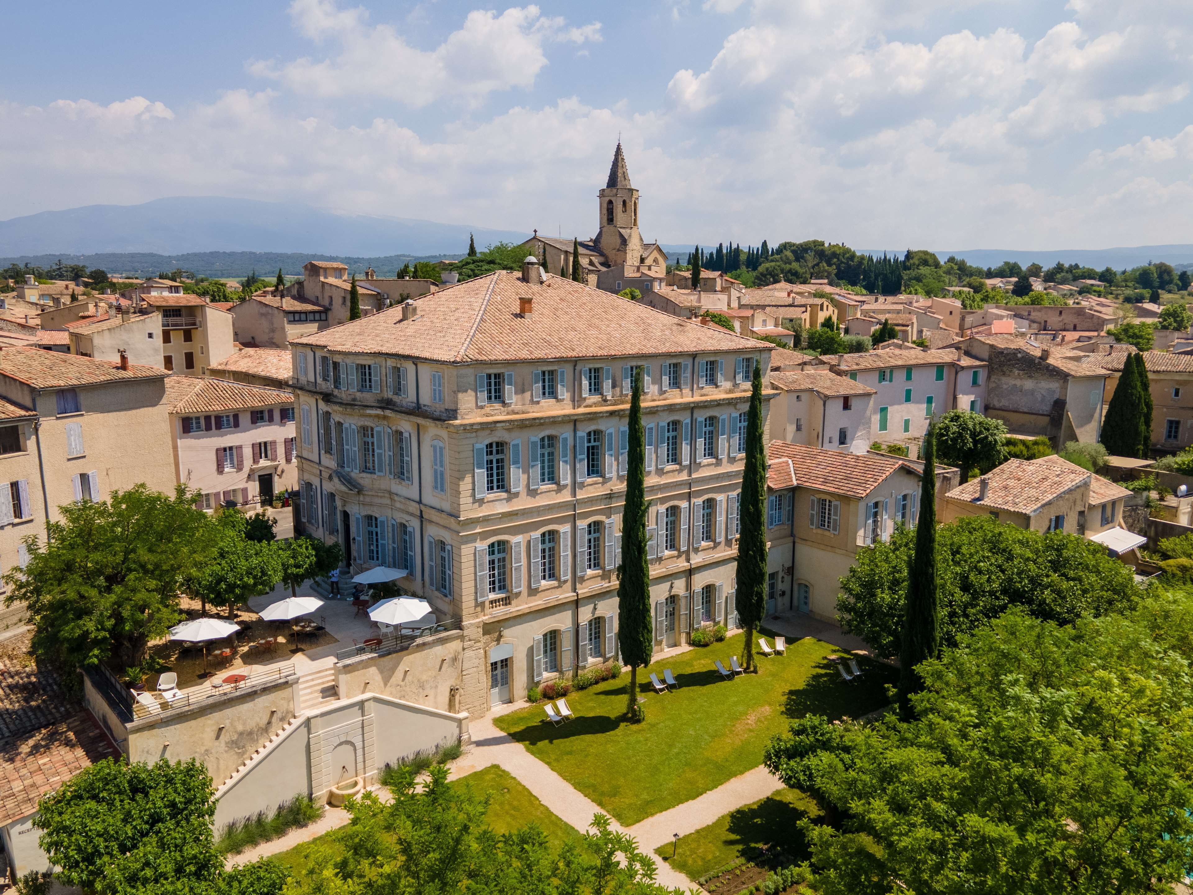 Een minibar, een kluis op de kamer, individueel gedecoreerd