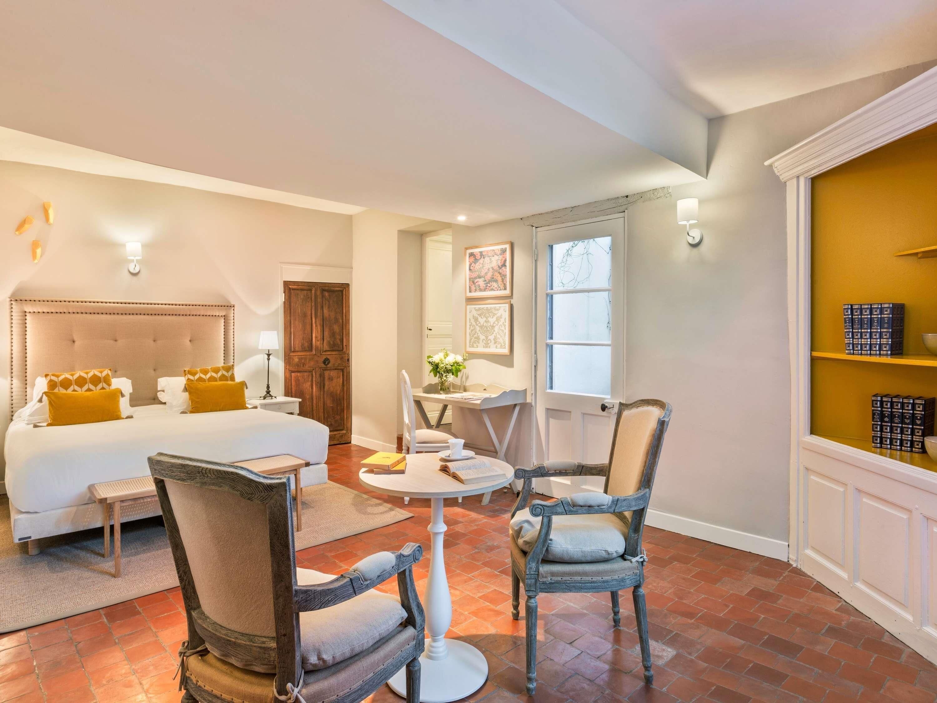 Privilege Suite, 1 King Bed, (in the annex)