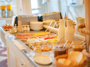 Daily buffet breakfast for a fee - Chateau de Mazan - Handwritten Collection (Mazan)