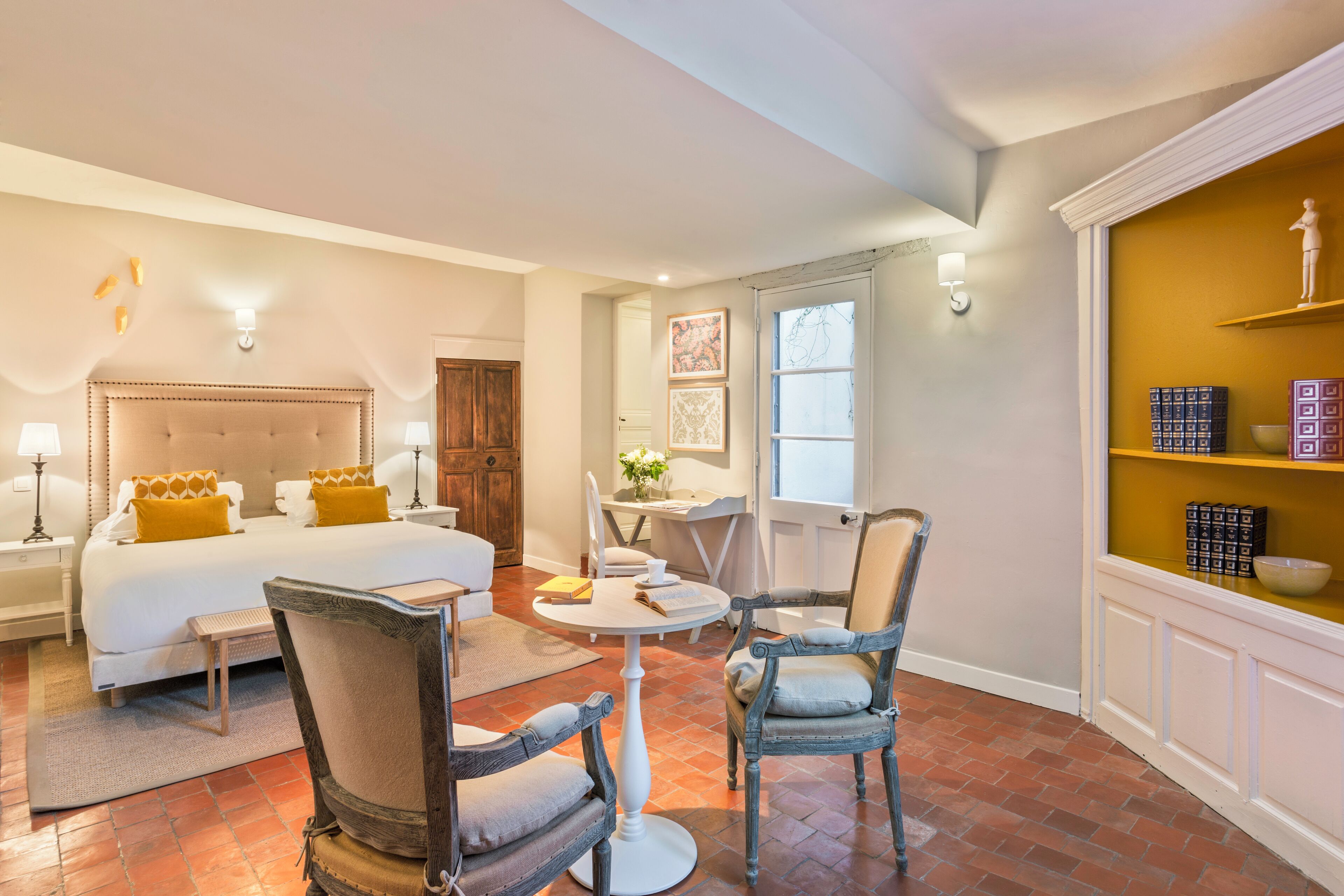 Suite, 1 kingsize-seng med sovesofa | Senger med overmadrass, minibar, safe på rommet og individuelt dekorert