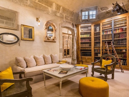 Exterior. Chateau de Mazan - Handwritten Collection