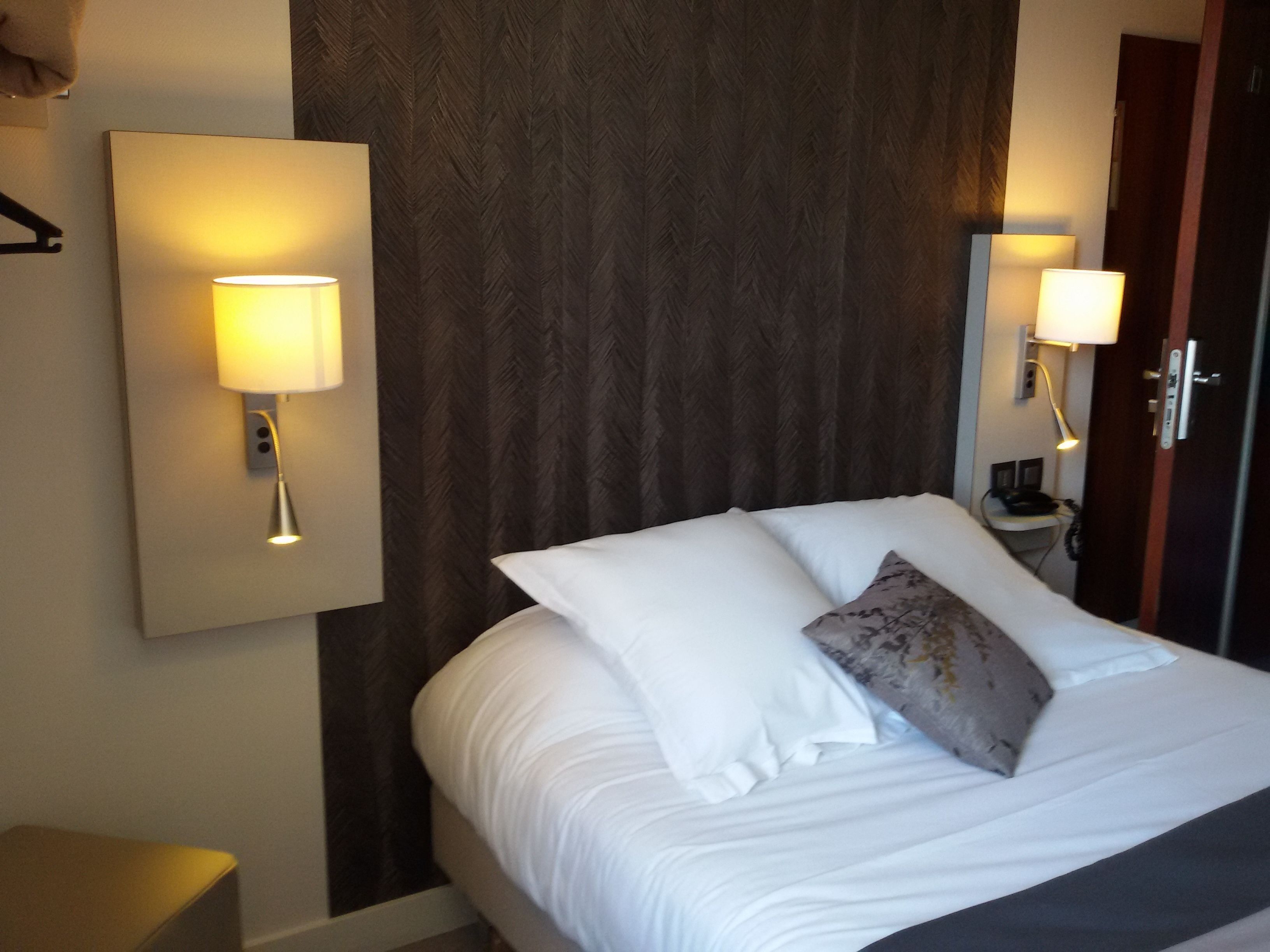 布置獨特、書桌、隔音、熨斗/熨衣板