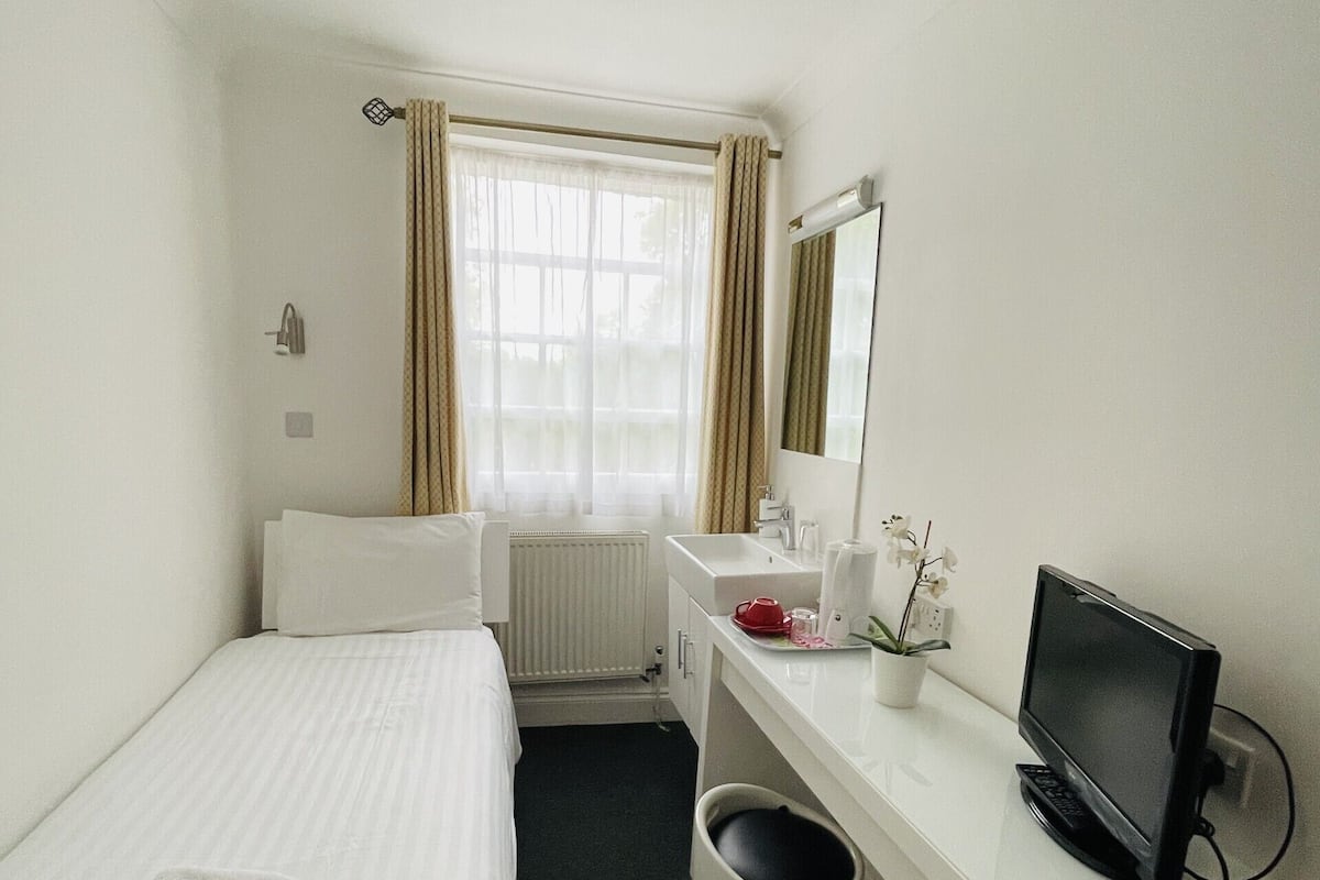 Single Room, Shared Bathroom