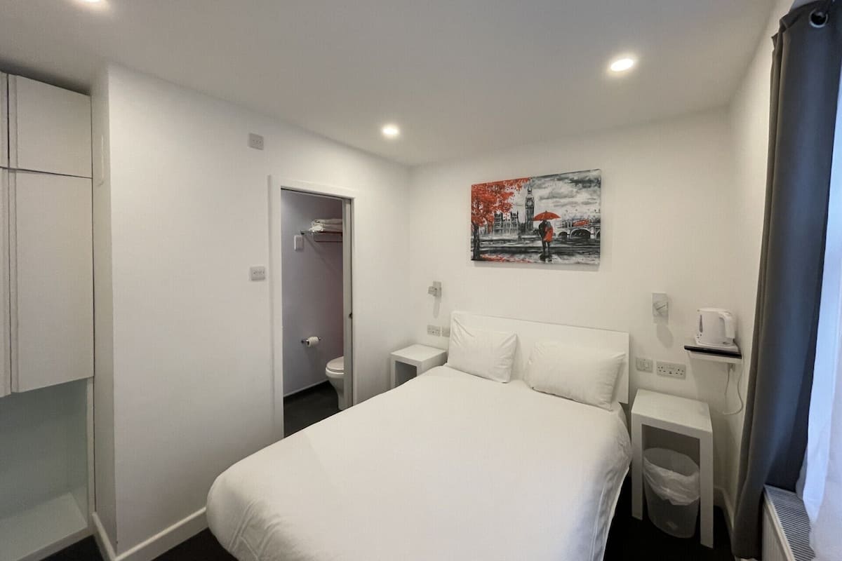 Budget Double Room, Ensuite (Lower Ground Floor)