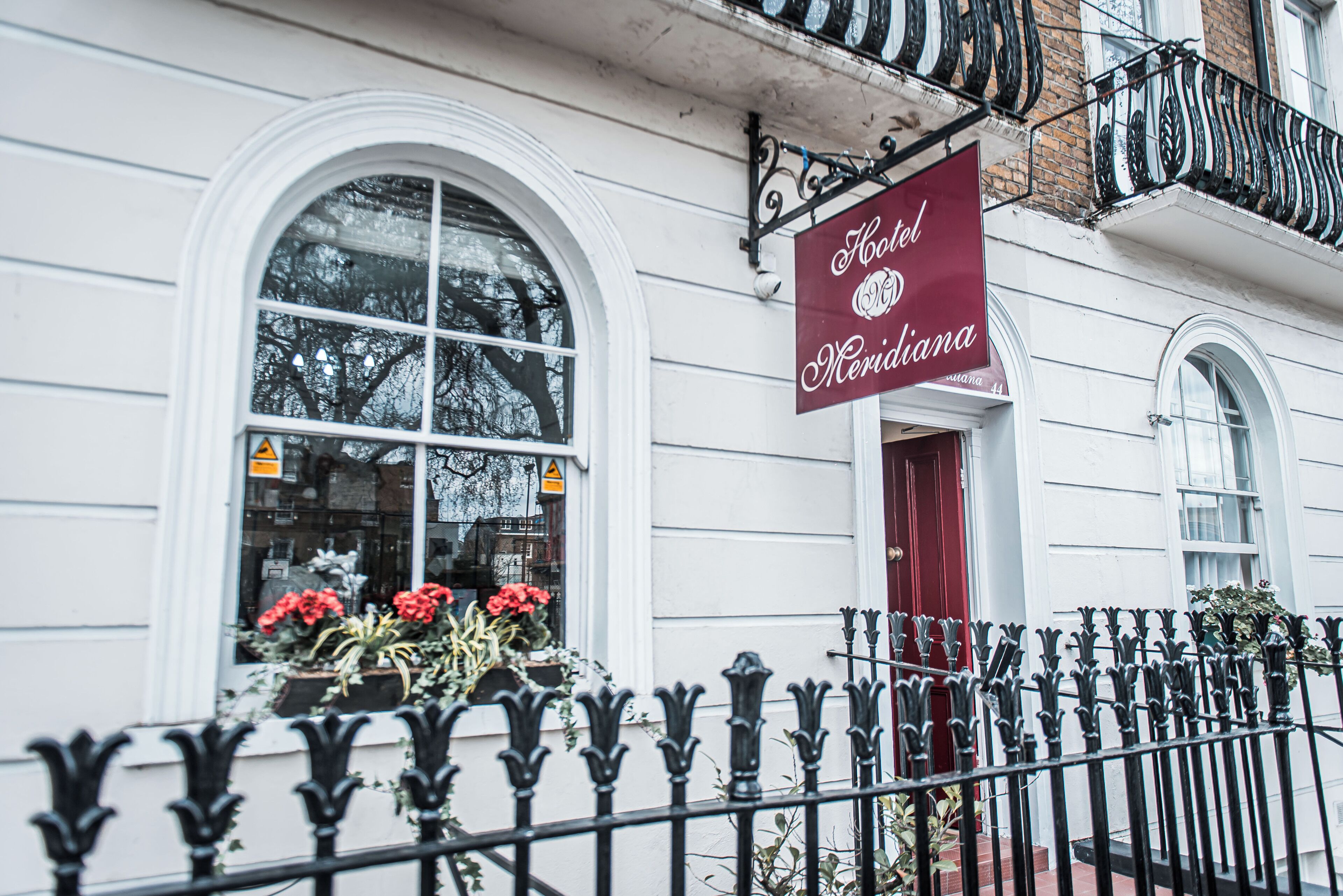 المنشأة من الخارج