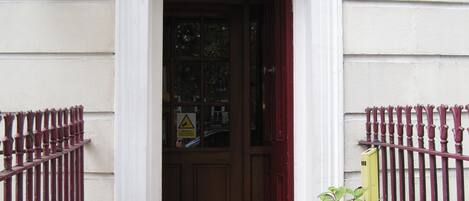 Entrée de l’hébergement