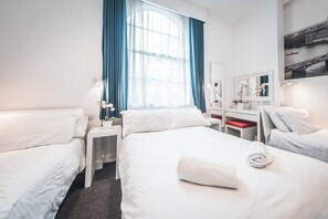 Vierpersoonskamer, en-suite badkamer | Een strijkplank/strijkijzer, gratis wifi, beddengoed