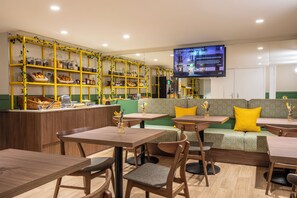 Desayuno buffet todos los días (con cargo) 