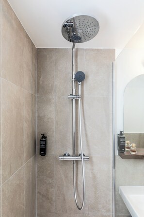 Bathroom - ibis Styles Paris Jardin de la Villette (Paris)