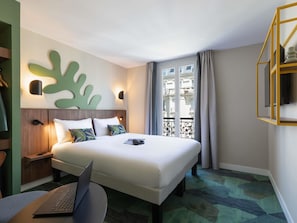 Schreibtisch, schallisolierte Zimmer, Bügeleisen/Bügelbrett