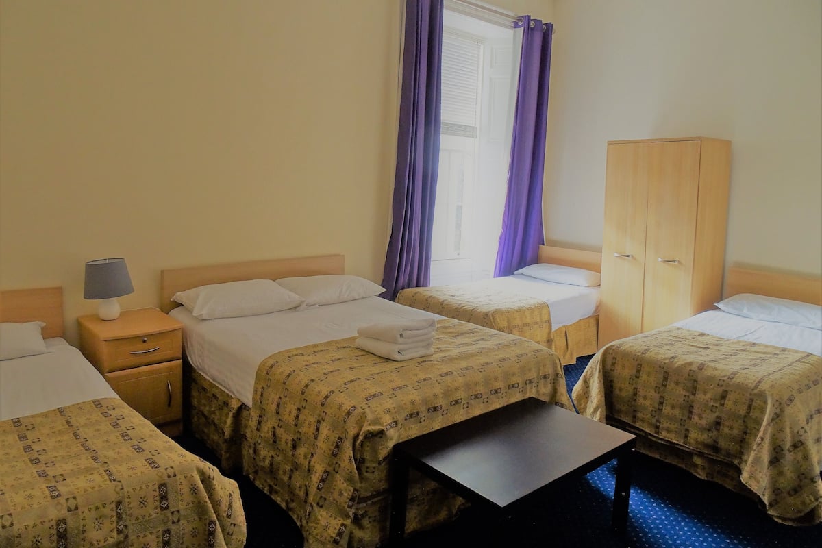 Family Room (Ensuite Bathroom) | Iron/ironing board, free WiFi, bed sheets