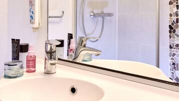 Shower, free toiletries, hair dryer, towels