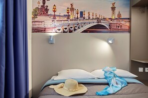 Quarto Casal | Escrivaninha, cortinas blackout, Wi-Fi de cortesia, roupa de cama