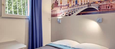Tweepersoonskamer | Een bureau, verduisterende gordijnen, gratis wifi, beddengoed