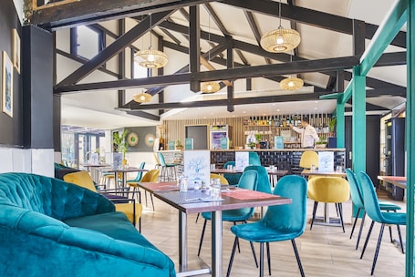 Almoço e jantar, culinária francesa. ibis budget Saint Ouen l'Aumône