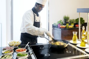 Ze serveren er lunch en diner 