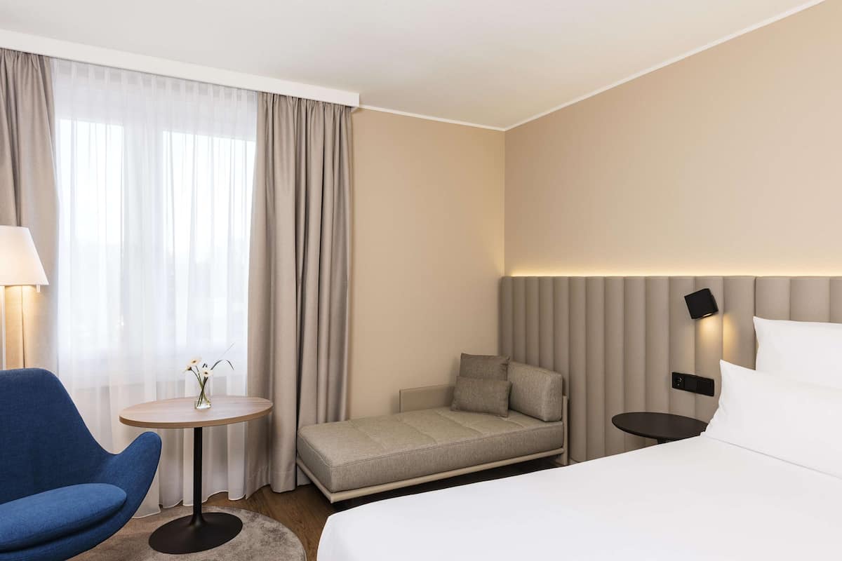 Standard Room | Down comforters, minibar, in-room safe, desk