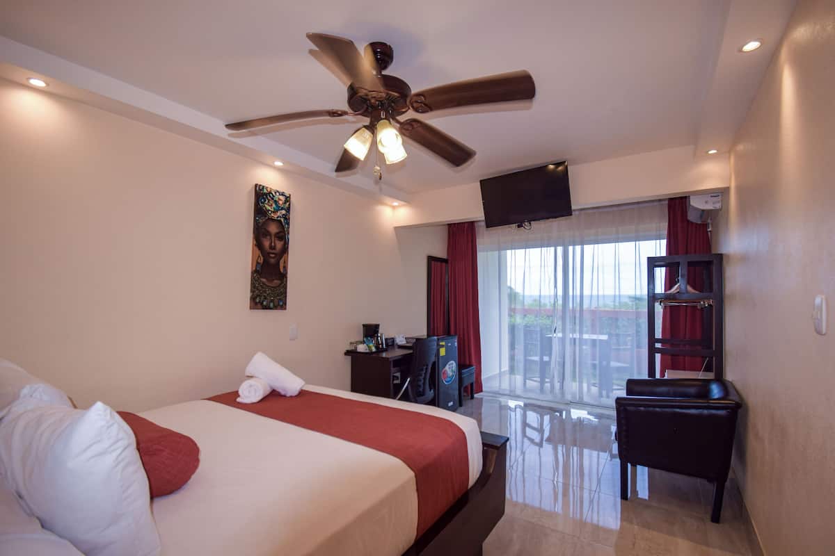 Standard-Doppelzimmer | 1 Schlafzimmer, hochwertige Bettwaren, Zimmersafe, individuell dekoriert