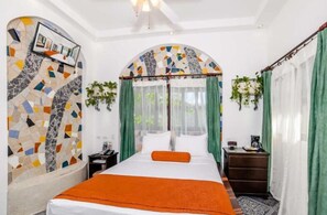 Jungle Room | Ropa de cama de alta calidad y caja de seguridad en la habitación 