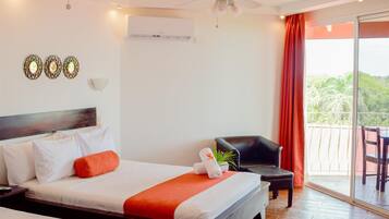 Premium bedding, in-room safe, individually decorated