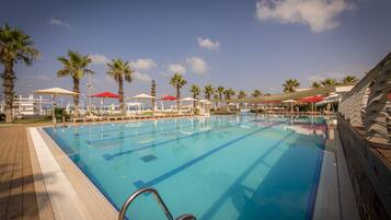 Indoor pool, outdoor pool