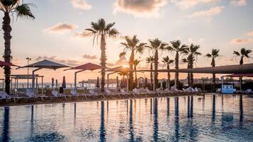 Indoor pool, outdoor pool
