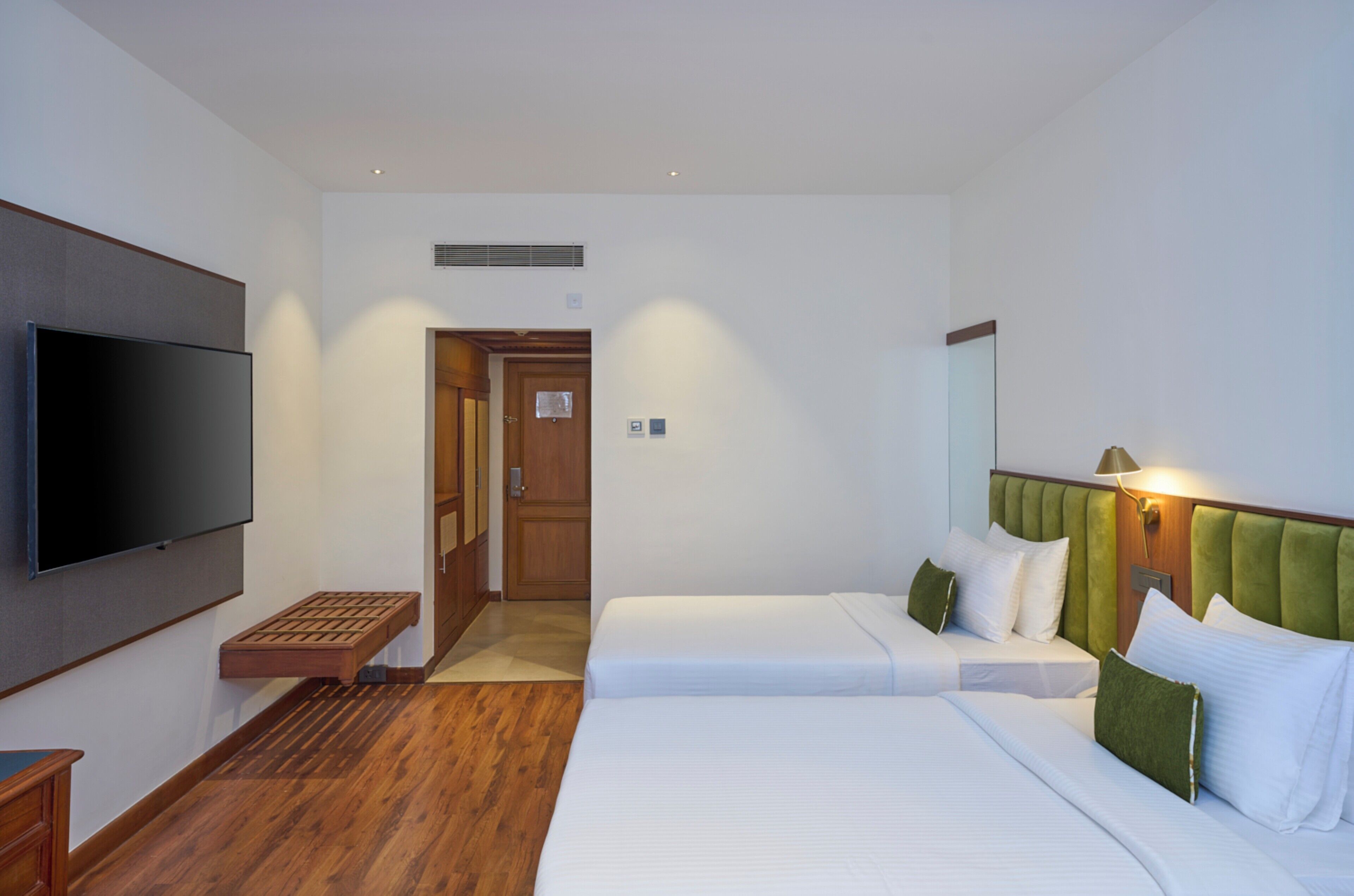 Deluxe Room | Premium bedding, minibar, in-room safe, desk