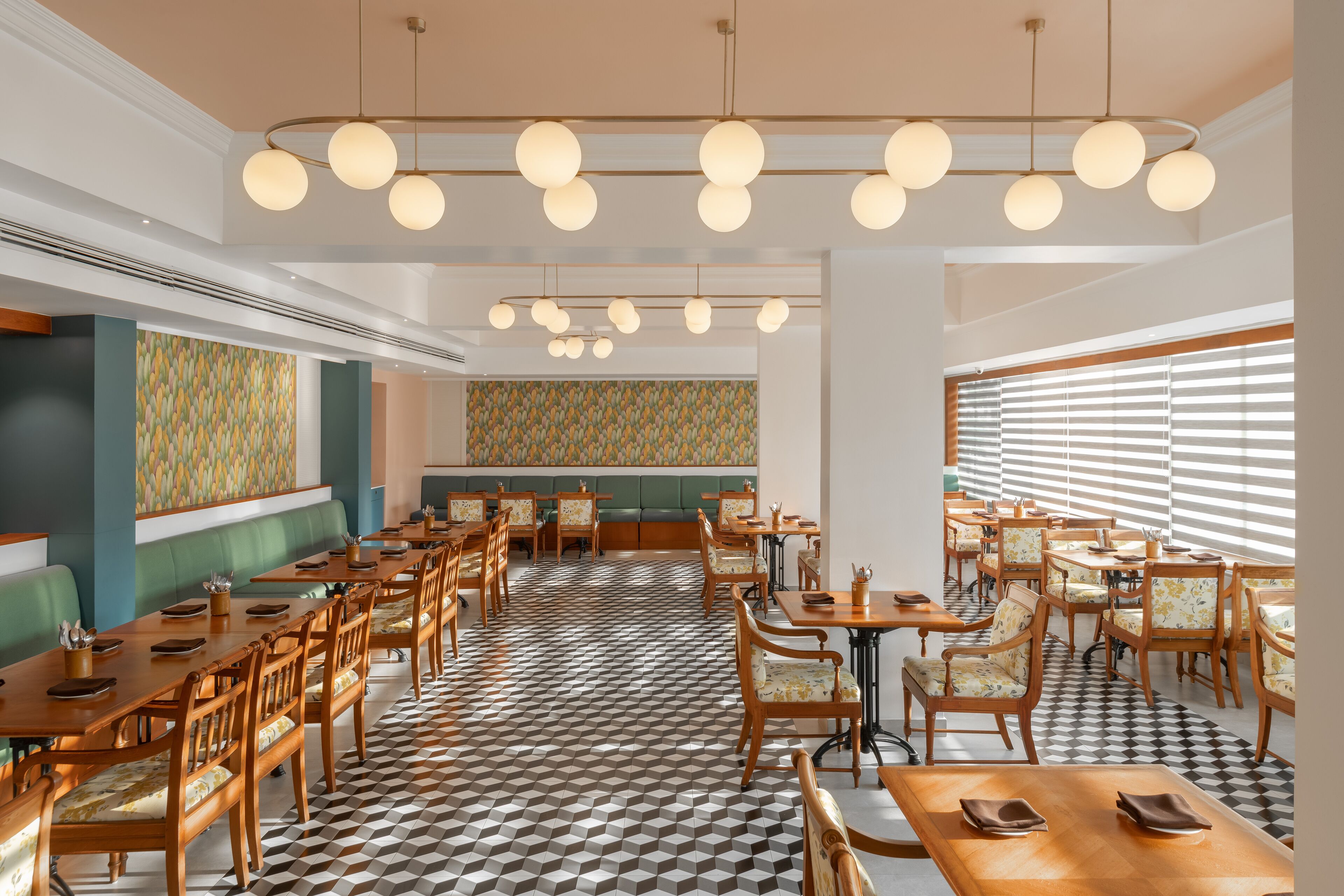 2 restaurants, breakfast served