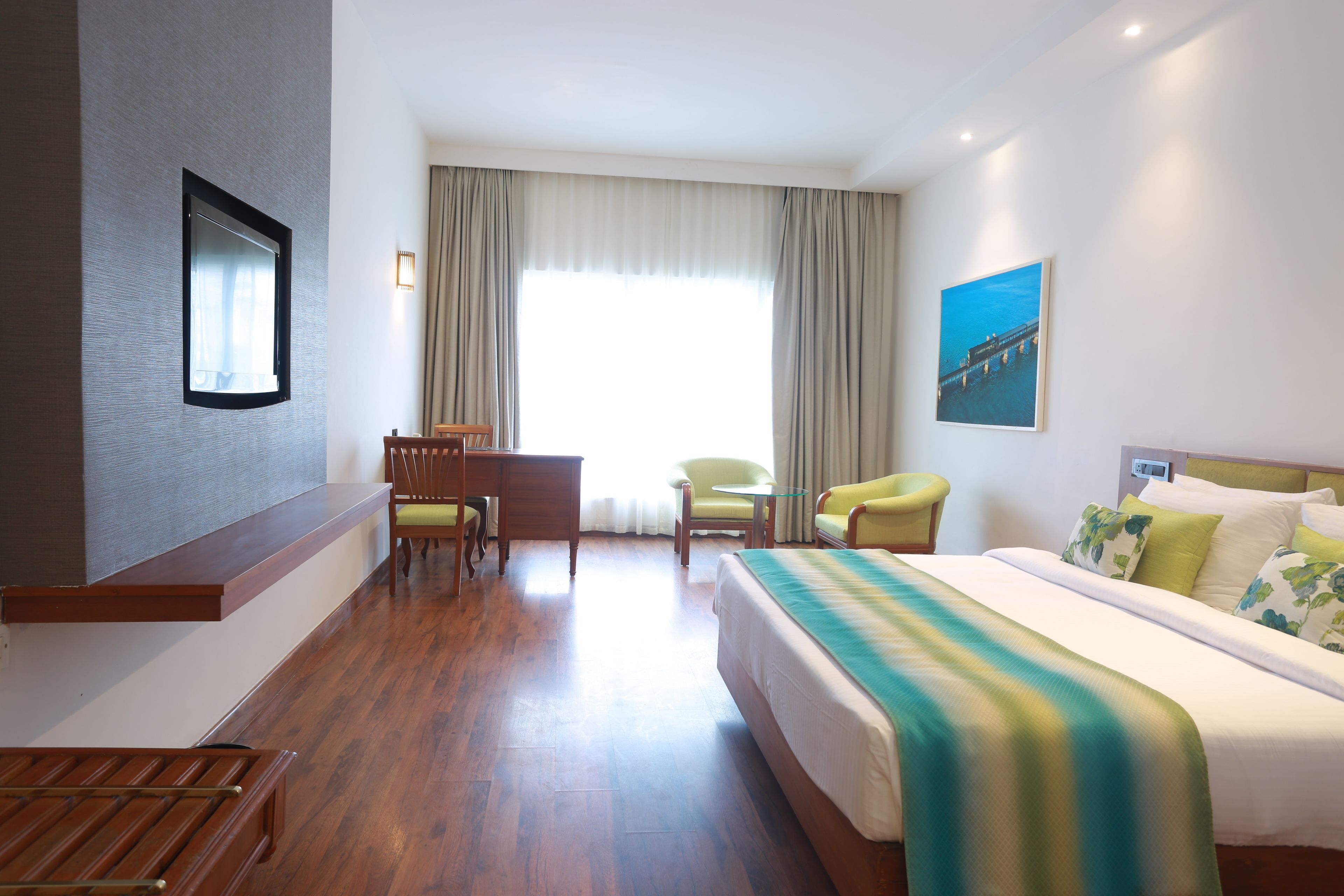 superior room | premium bedding, minibar, in-room safe, desk